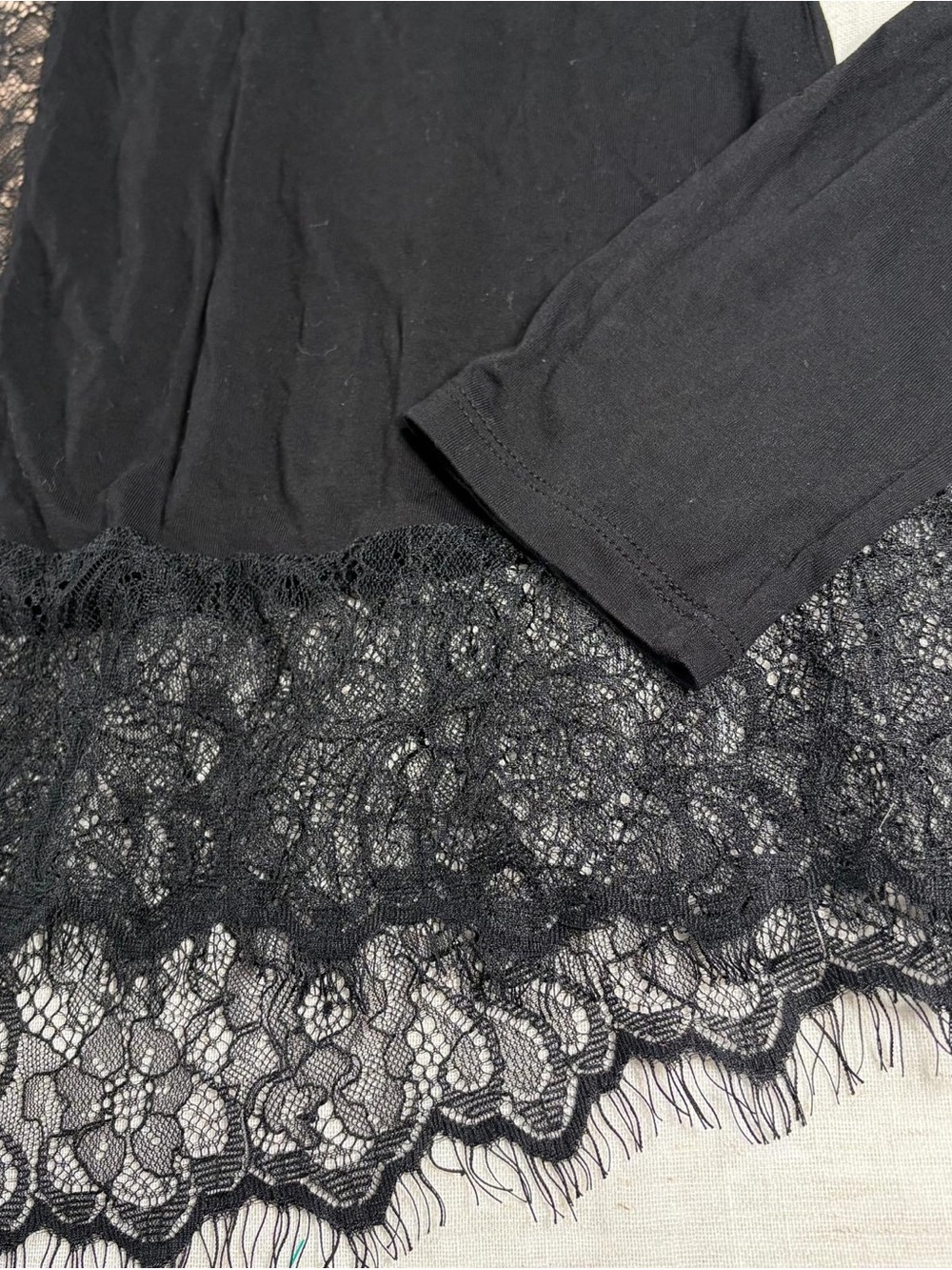 BCBGMAXAZRIA Black Solid Scoop Neck Long Sleeve Lace Hem Women's Top M - Picture 4 of 6